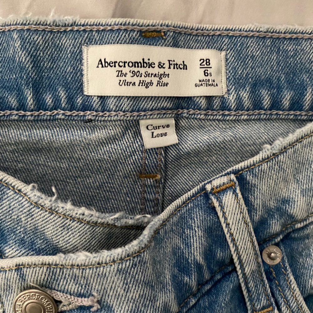 The 90s Straight Ultra High Rise Abercrombie Jeans - Picture 2 of 5